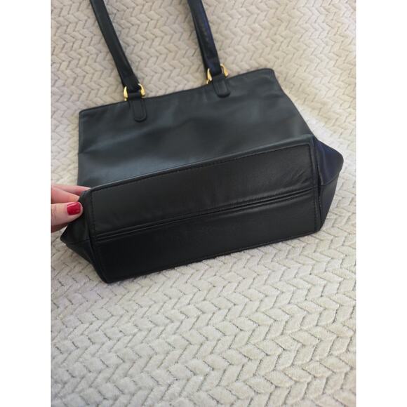 VTG SAS SOFT CLASSIC LEATHER BLACK PURSE QUALITY W/ Charm 9 1/2”x 9 1/2”x 4” - Picture 3 of 6